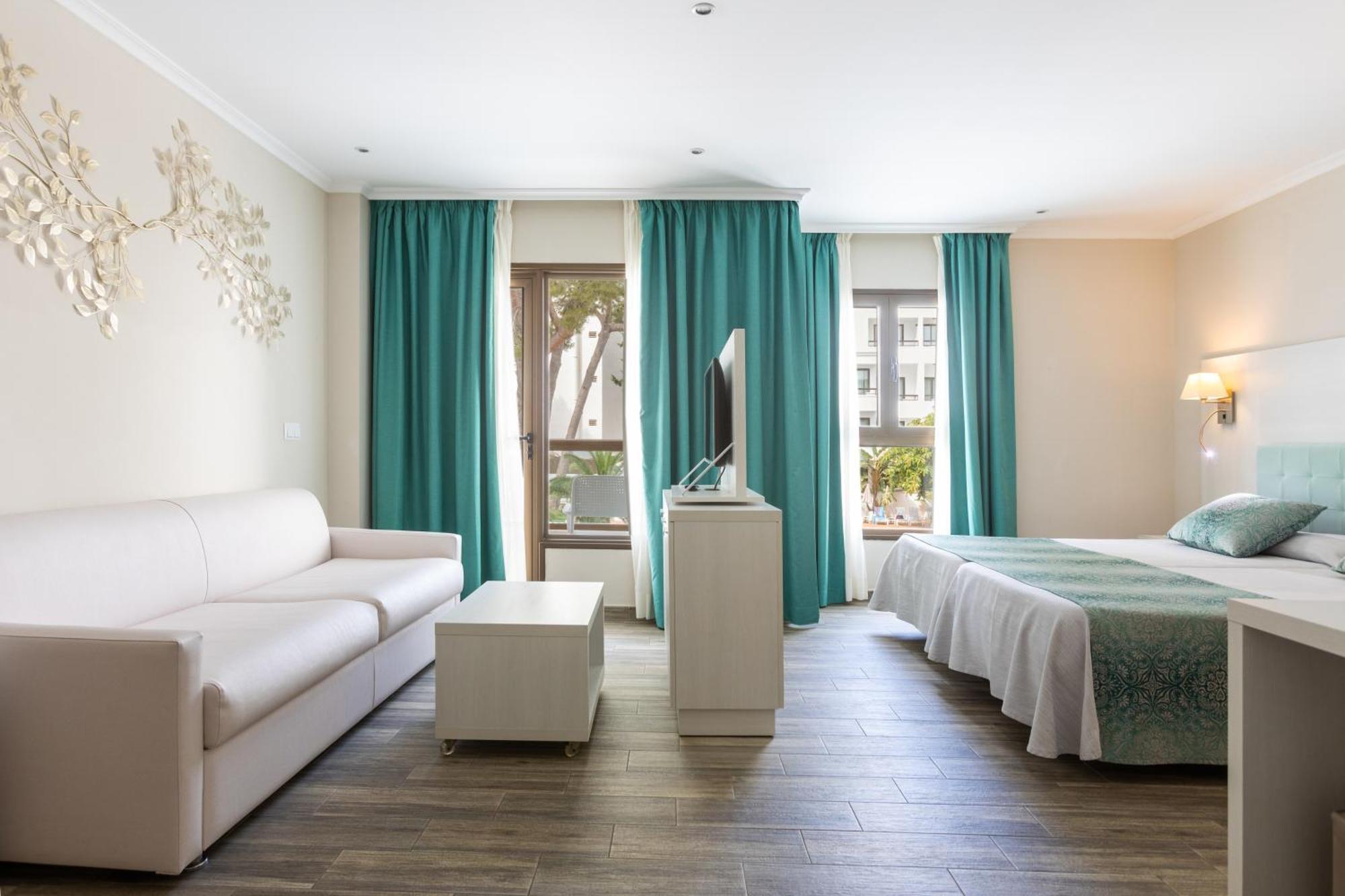 Hotel Ona Palmira Paguera 4*